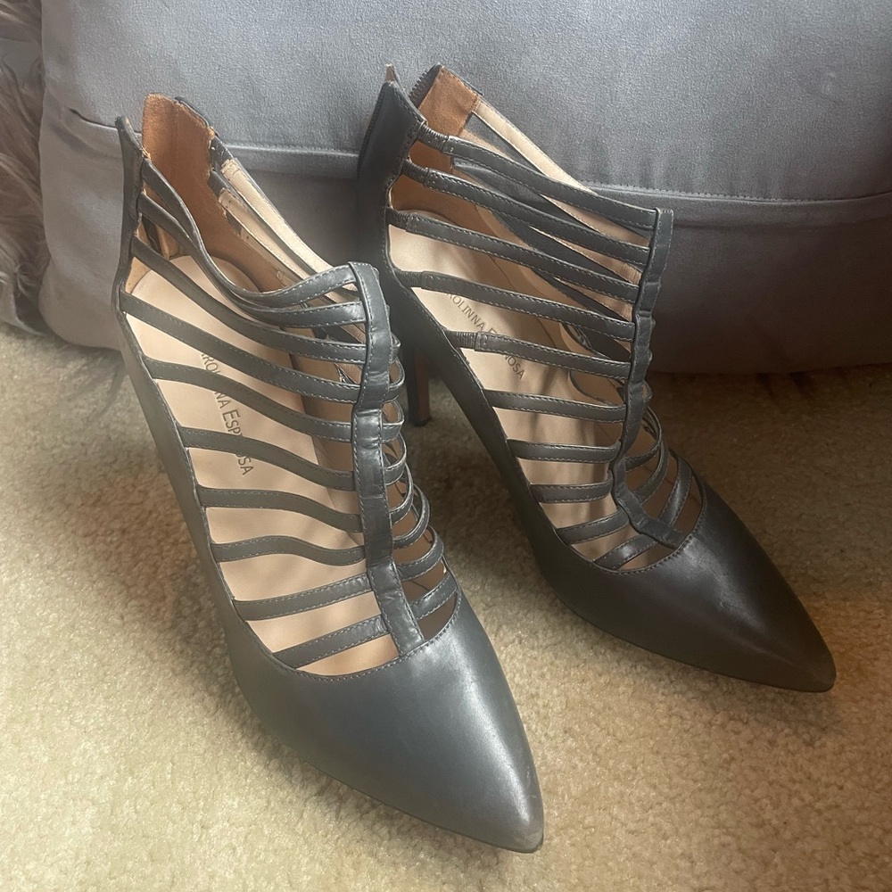 Carolinna Espinosa pump